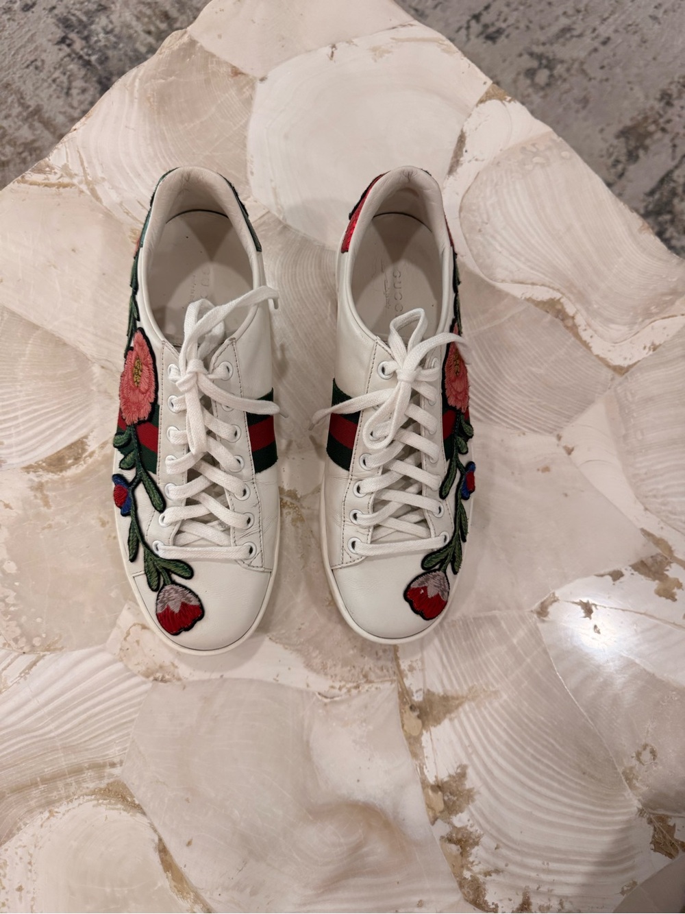 Gucci White Floral Embroidered Low-Top Sneakers with Red/Green Stripe - Picture 5 of 7